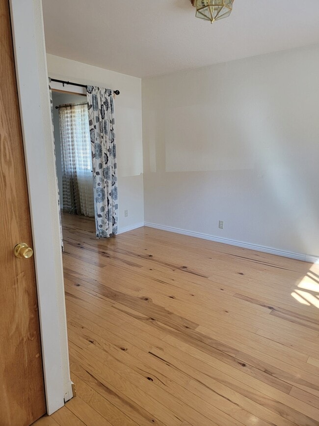 Photo - 37020 Schafer Rd
