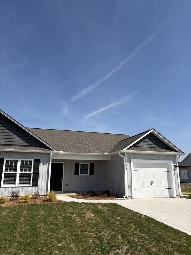 Building Photo - 1752 Friendly Rd Unit 1