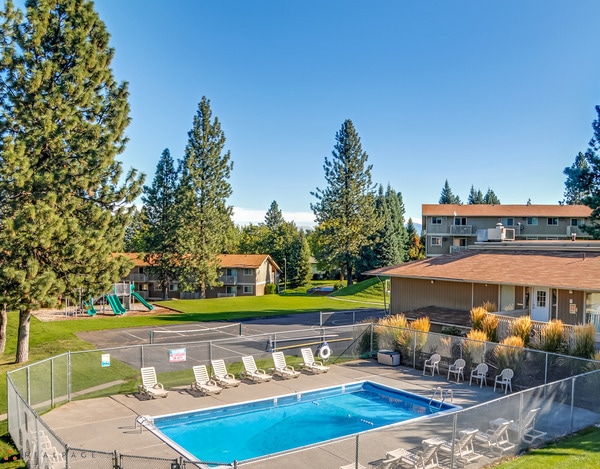 Rosewood Club_Pool - Rosewood Club Apts