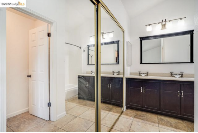 Photo - 807 Devonwood