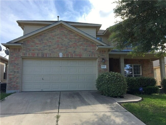 Building Photo - Call this 4 bedroom home yours - Available early April