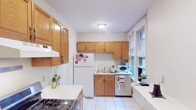 Building Photo - 32 Sidlaw Rd Unit 7