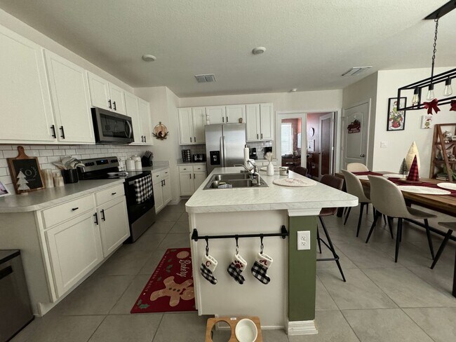 Photo - Spacious 3/2/2 with Fenced Yard