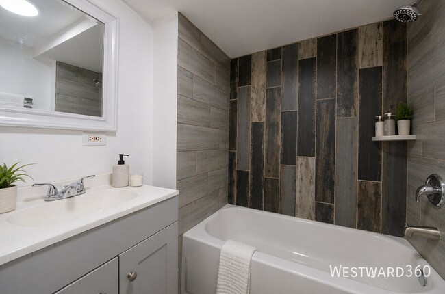 Photo - 6550 S Drexel Ave Unit G