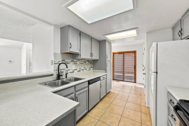 Photo - $2,295.95 - 2 Bed, 2.5 Bath Garden Unit in Aurora with Central AC and In Unit Laundry!