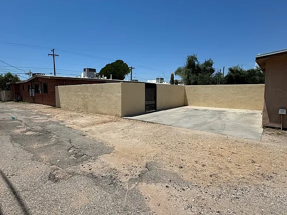 Photo - 120 N Campbell Ave Townhome