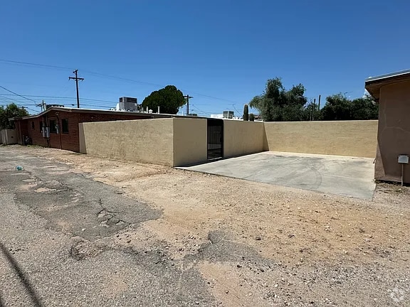 Building Photo - 120 N Campbell Ave Rental