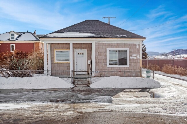Updated 3bed/1bath Single Family Home - Updated 3bed/1bath Single Family Home