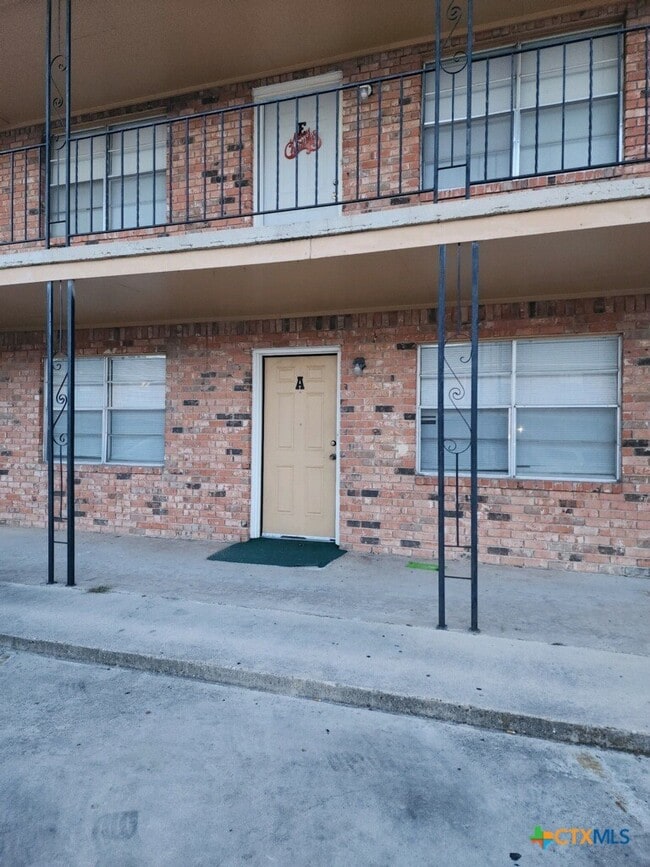 Building Photo - 309 Sunset Ln Unit D
