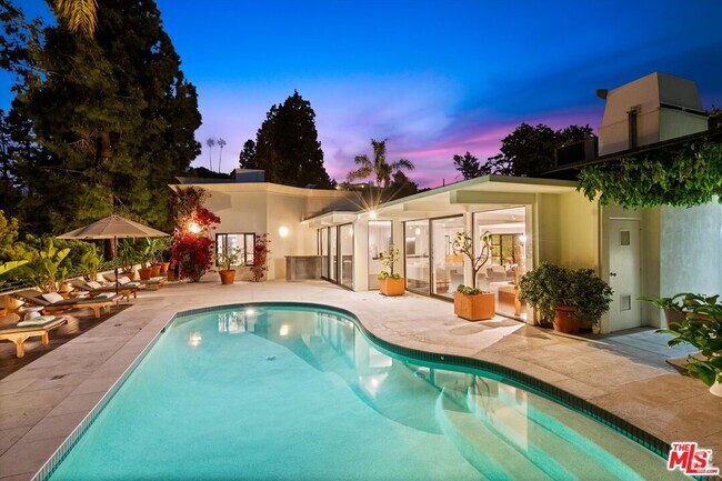 Building Photo - 2328 San Ysidro Dr Rental