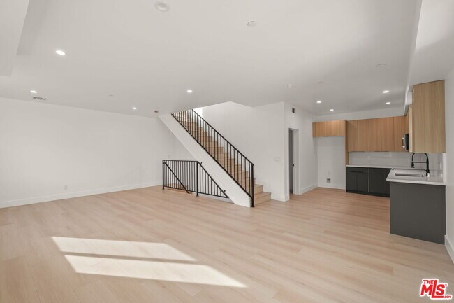 Photo - 913 N Hobart Blvd Unit 3/4