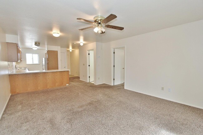 Building Photo - 639 N Moffatt Ave Unit 3