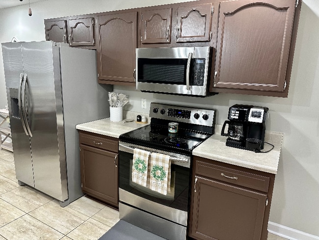 Photo - 1642 Thompson Dr