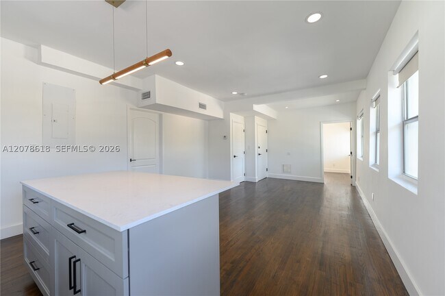 557 Meridian Ave Unidad B