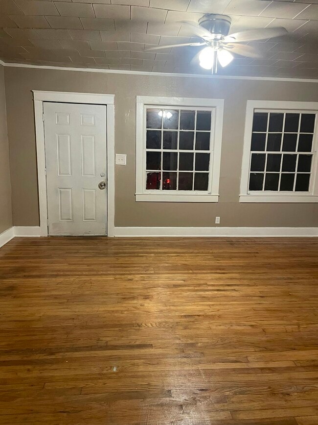 Photo - 615 Mohawk St