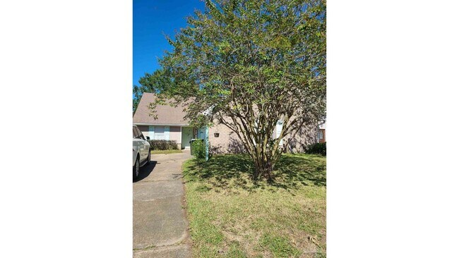 Photo - 120 Mirabelle Cir