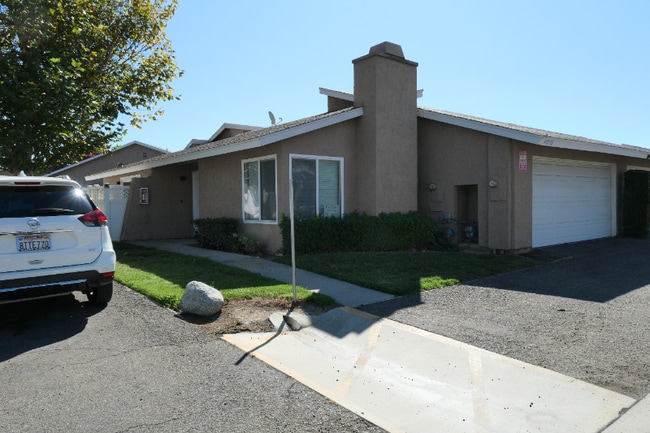 Building Photo - 44715 La Paz Rd Rental