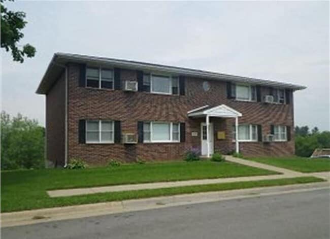 Building Photo - 1490 Tower Dr Unit #2