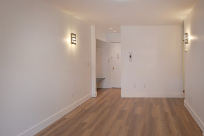 ENTRY - 620 Mathews St Unit 116a