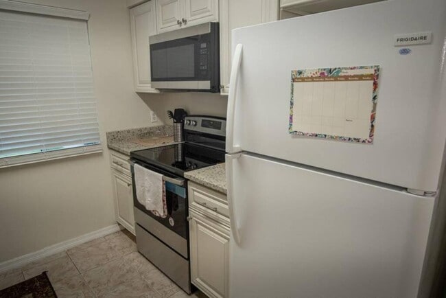 7350 Oak Meadows Cir