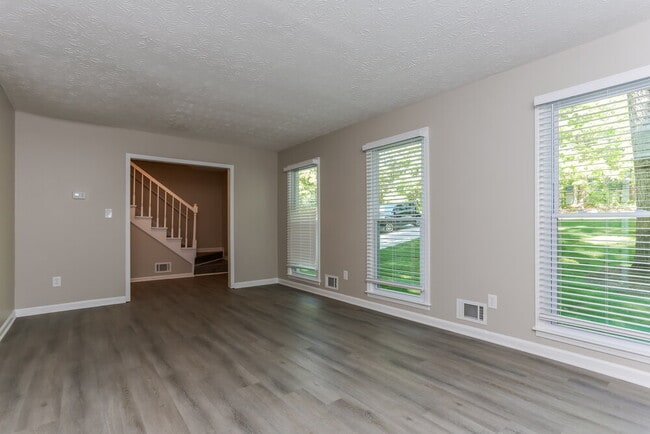 Photo - 275 Oak St