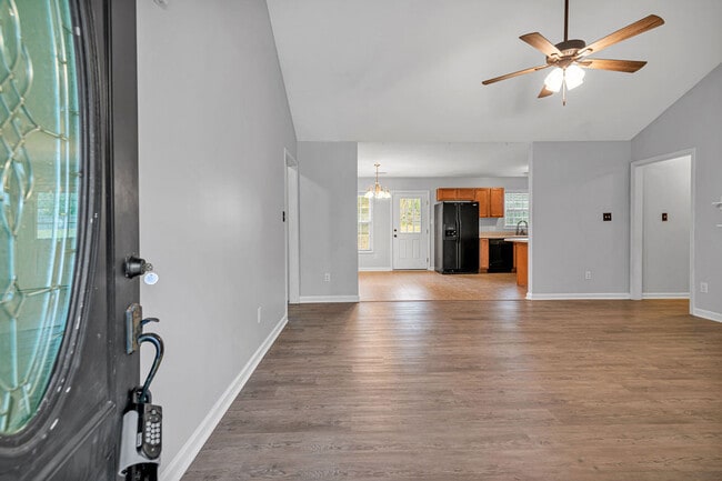 Photo - 104 Elbert Way