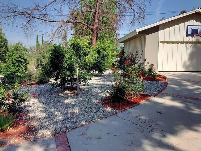 Building Photo - The Beautiful Home in Crestlawn is read for Lease