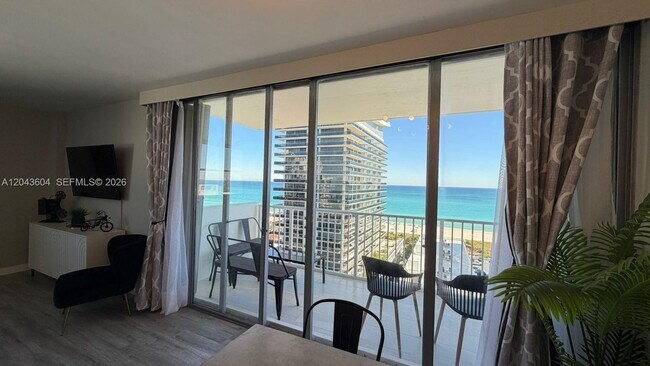 Photo - 5838 Collins Ave Unidad 15H