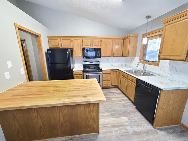 Photo - 2932 Northern Slopes Ln NE