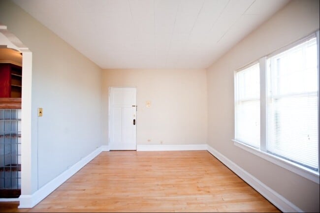 Photo - 1720 E Newton Ave Unidad 9