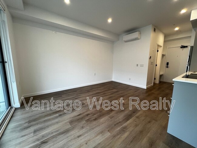 Photo - 1274-1274 Devonshire Ave