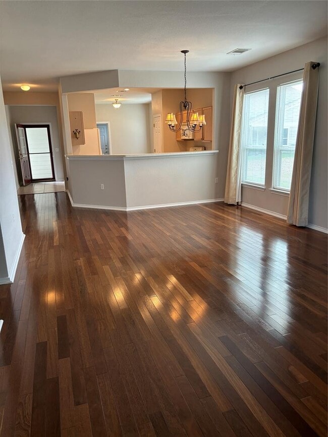 Photo - 106 Bowie Cir