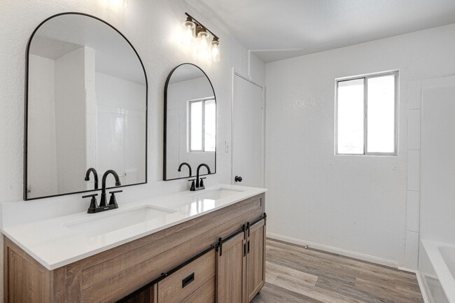 Photo - Bright & Spacious 2-Bedroom Condo in Las V...