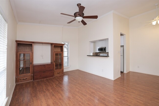 Photo - 2001 Bering Dr Unidad 2F