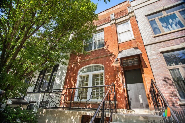 Building Photo - 2744 W Warren Blvd Unit 1