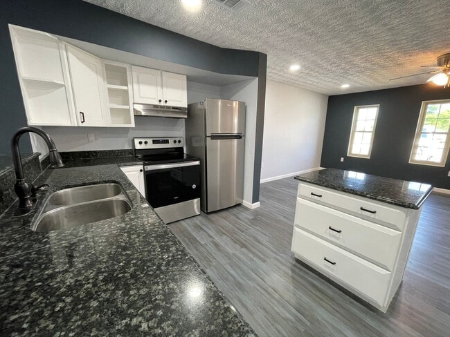 Photo - 112 Parker Village Cir