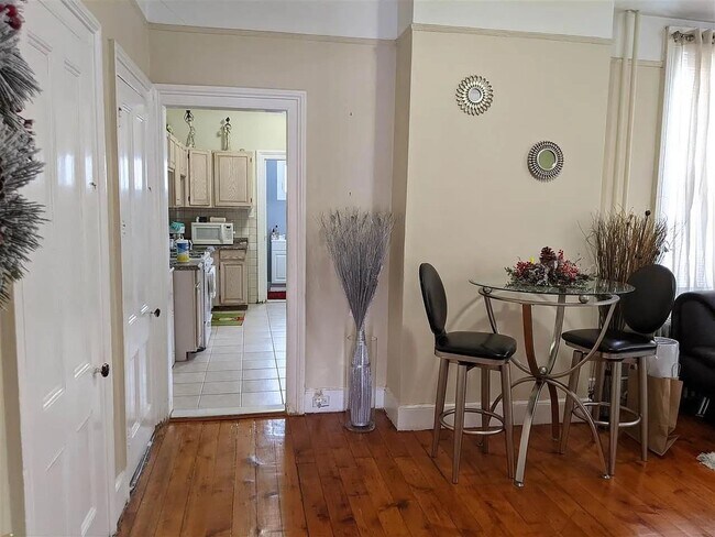 Photo - 41 Hutton St Unit 1