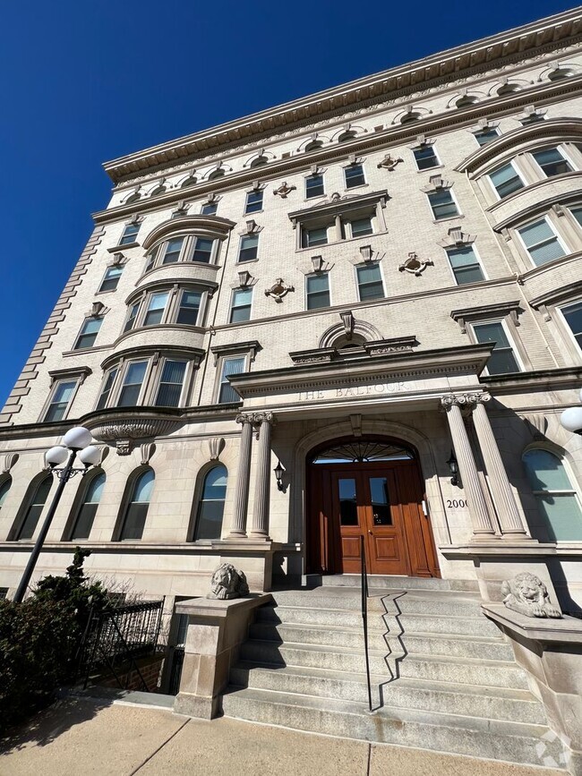 Building Photo - Amazing Building, More Amazing Location Rental