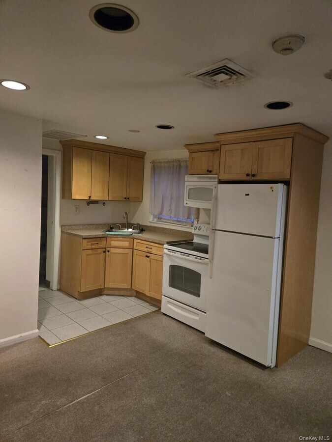 Photo - 747 W Nyack Rd