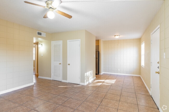 2BR, 1BA - 760SF - Living Room