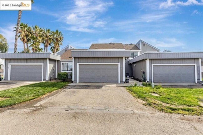 Photo - 2025 Sand Point Rd Townhome