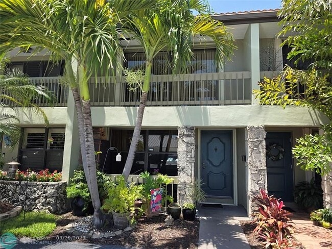 Photo - 2851 NE 60th St