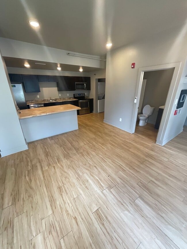 Photo - 425 N Walnut St Unit Apt 3