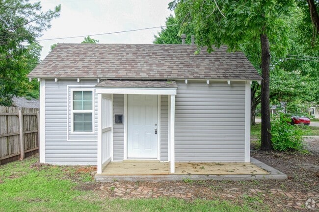 Building Photo - Charming Bungalow! Rental