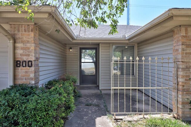 Photo - 800 Central Dr