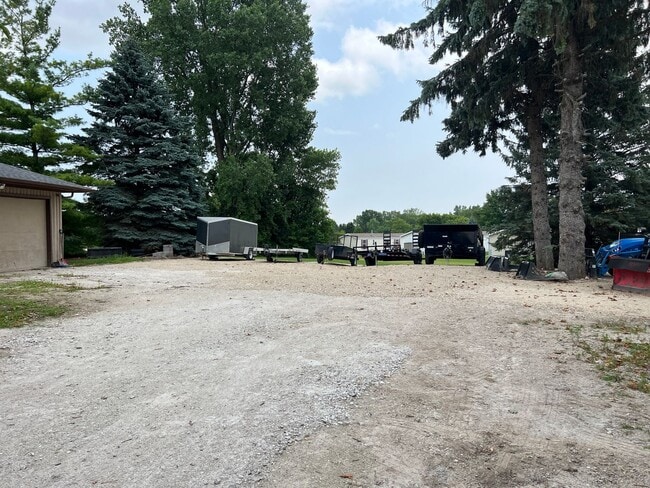 Photo - W210N11785 Hilltop Dr Unit W210N11785 Hilltop Dr - Upper