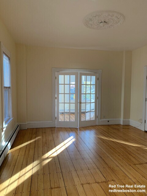 Photo - 547 Broadway