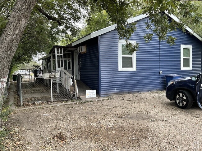 Building Photo - Super Affordable 2 Bed/ 1 Bath Unit 2 Rental
