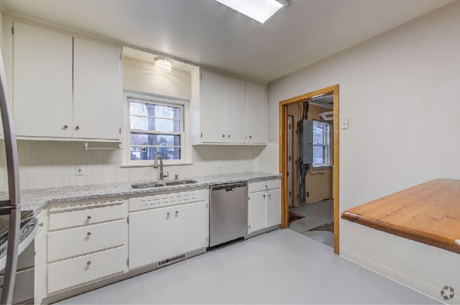 Building Photo - 65 Hackberry Hill Rental