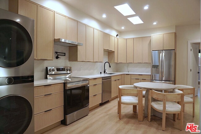 Building Photo - 22450 Dolorosa St